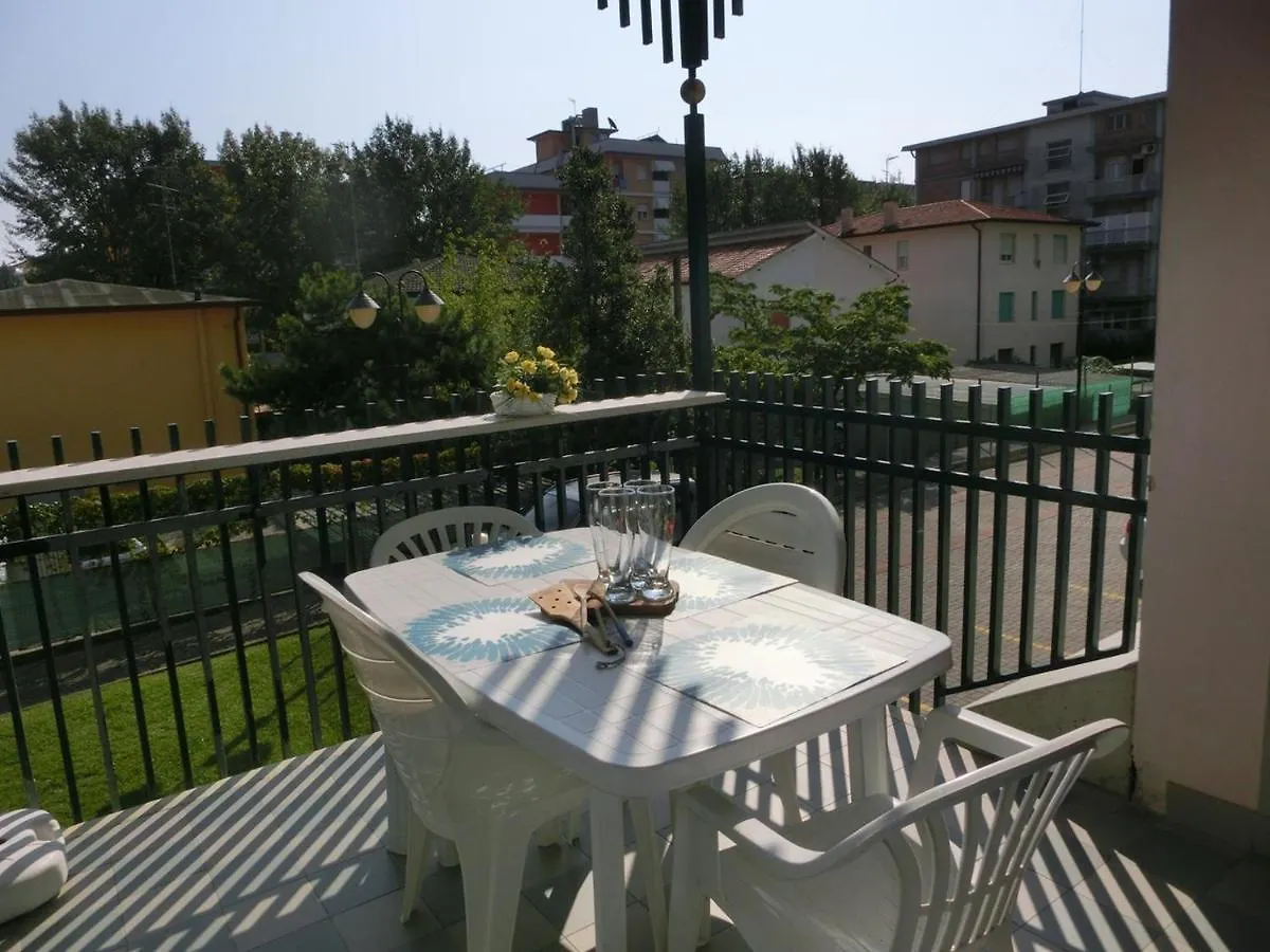 Homely Flat With Balcony And Swimming Pool Bibione Italy